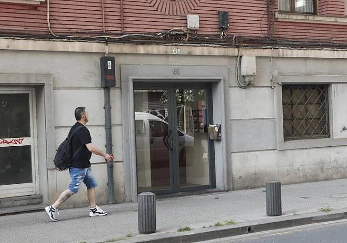 Exterior del bloque donde han tenido lugar los hechos.