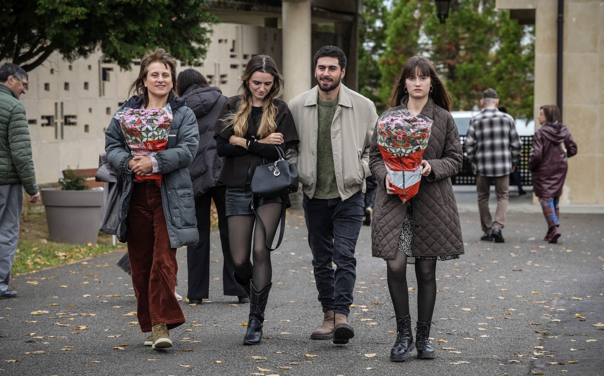 Los vitorianos recuerdan a sus seres queridos en el día de Todos los Santos