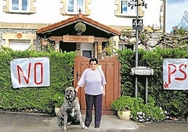 Encarna defiende su hogar, ubicado en El Callejo, frente a la «amenaza» que representa a los vecinos el PSIR.
