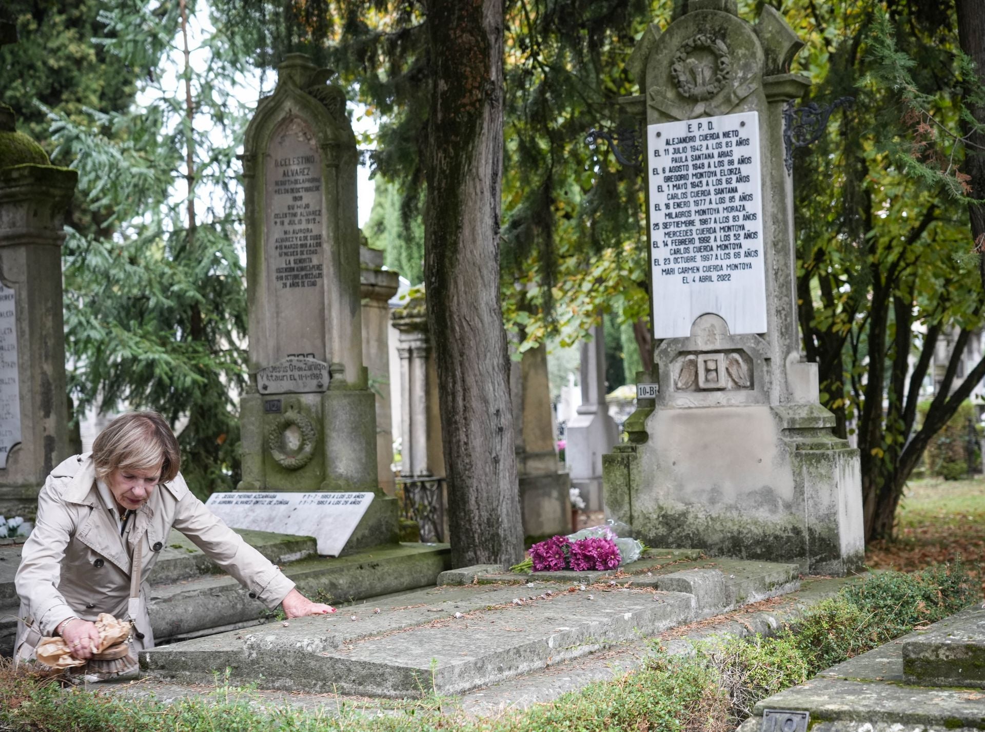 Los vitorianos recuerdan a sus seres queridos en el día de Todos los Santos