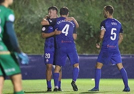 Los azules festejan el tercer tanto ante el Alfaro, anotado por el joven Torrico.