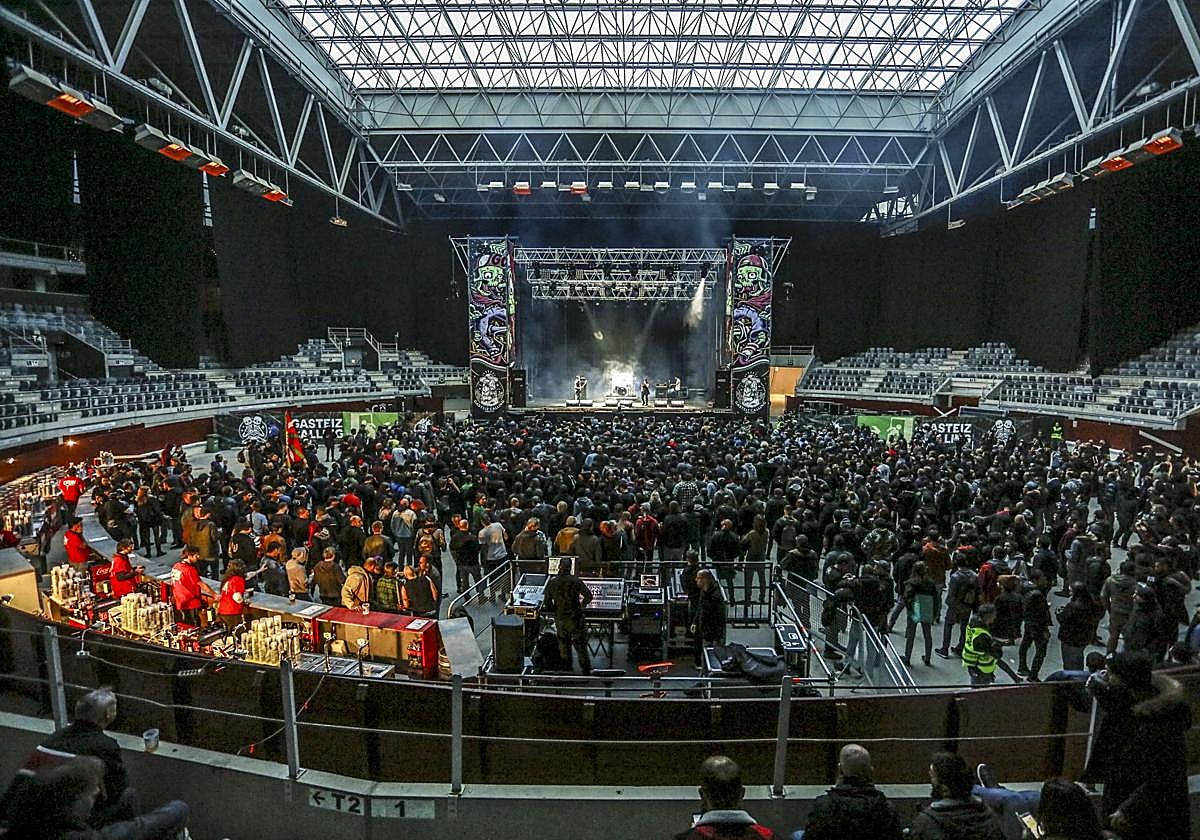 Concierto de rock organizado en el Iradier Arena.