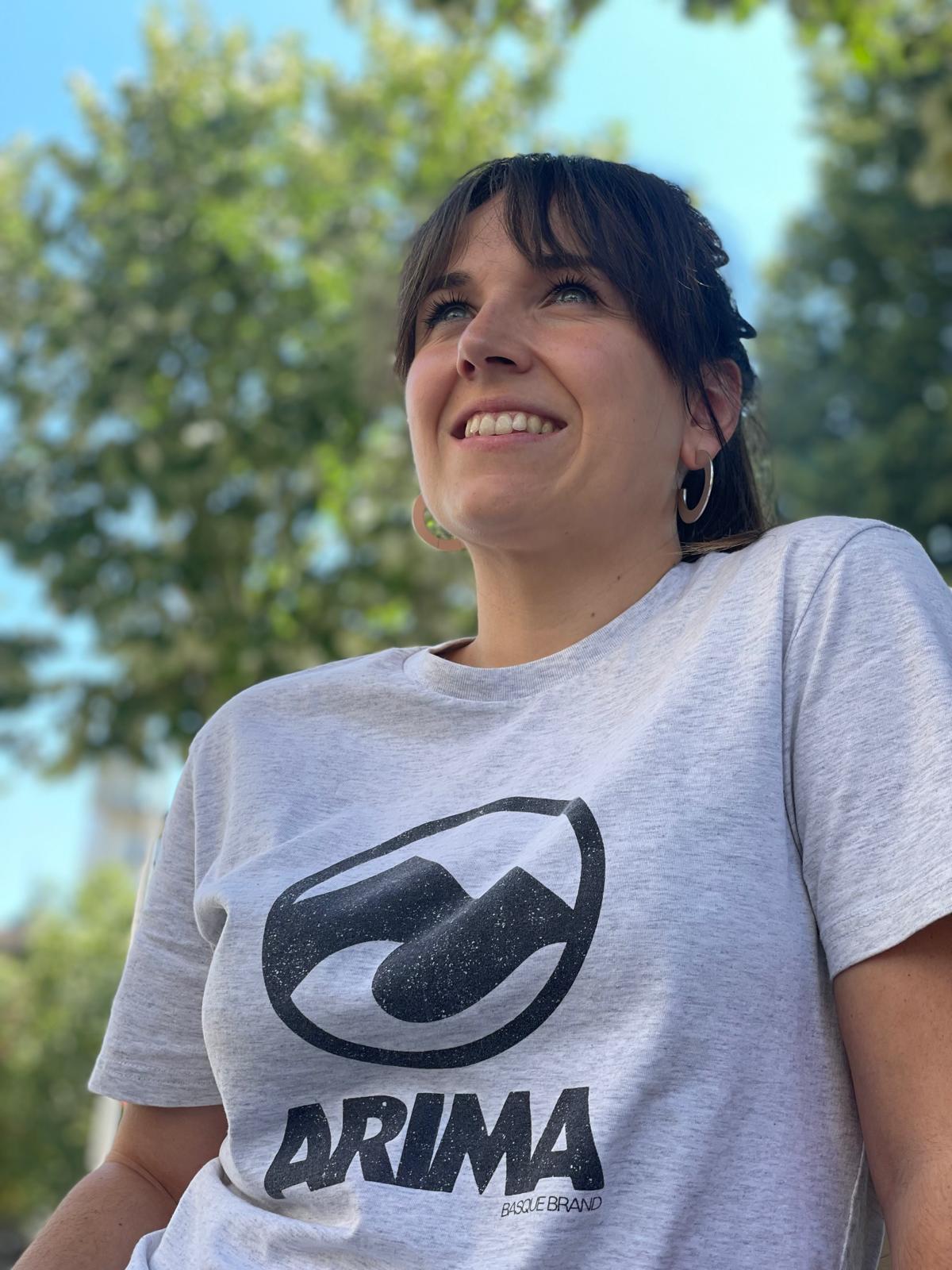 Unai, el joven de Elorrio que soñó con crear una marca y hoy la vende en su propia tienda