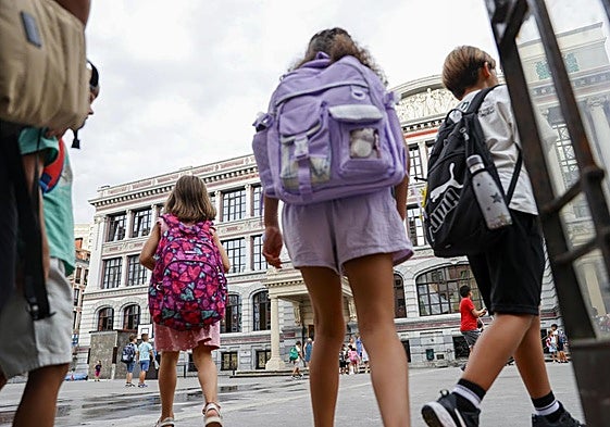 Entrada a un colegio público.
