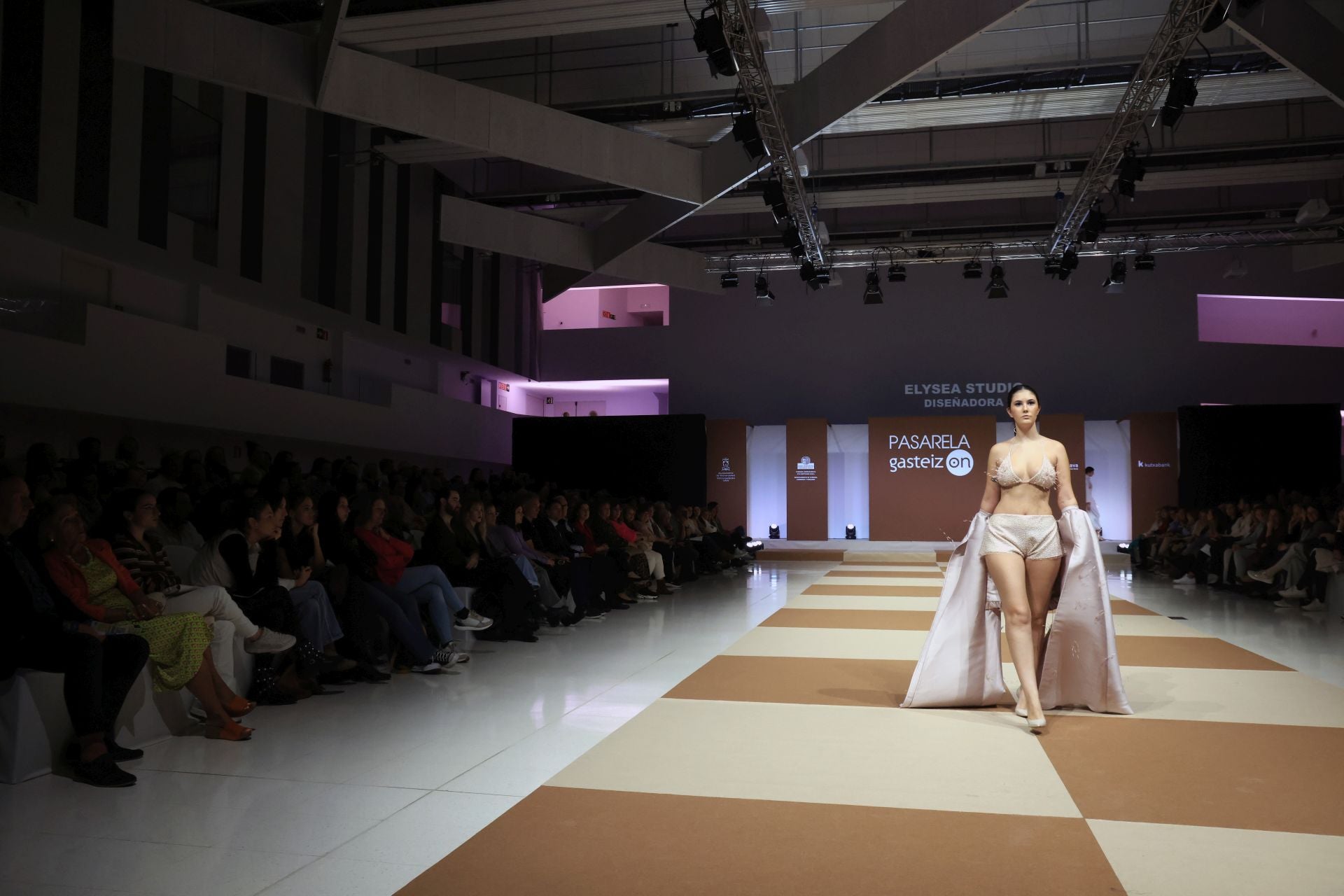El desfile de la diseñadora vitoriana Eva Gómez en la pasarela Gasteiz On