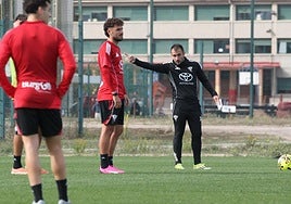 Antxon Muneta es quien dirige los entrenamientos del equipo esta semana.