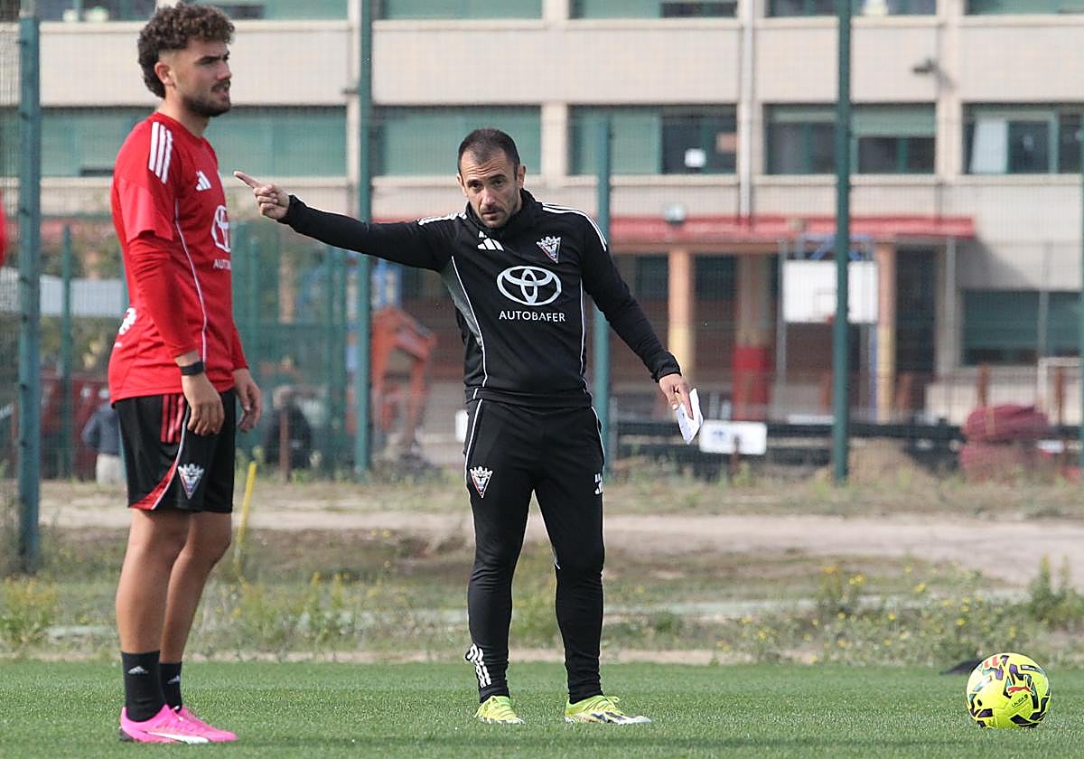 Antxon Muneta es quien dirige los entrenamientos del equipo esta semana.