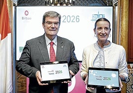 El alcalde y la concejala de Hacienda, en la presentación del proyecto de Presupuesto.