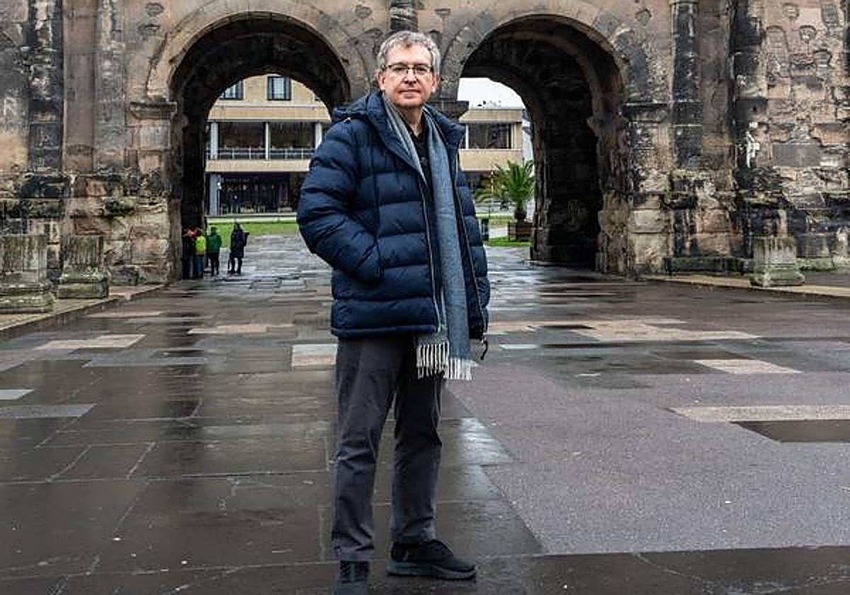 «Los políticos de hoy son mejorables», constata Santiago Posteguillo.