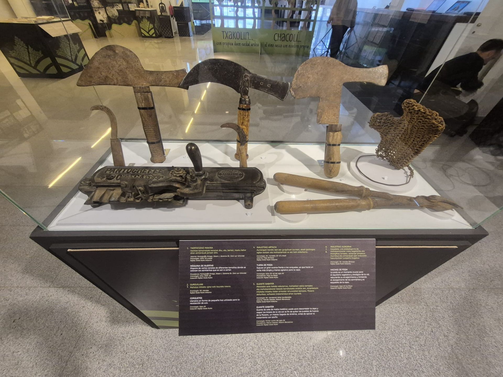 Exposición del Chacolín en Bakio