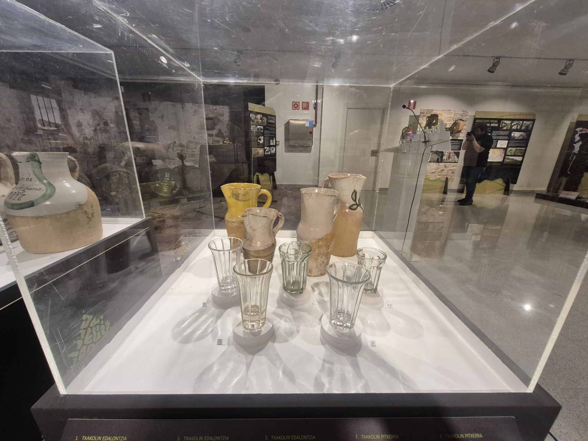 Exposición del Chacolín en Bakio