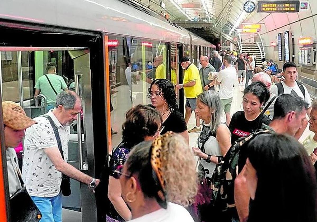 El metro recupera sus frecuencias habituales tras la «avería» que ha ralentizado el servicio esta mañana