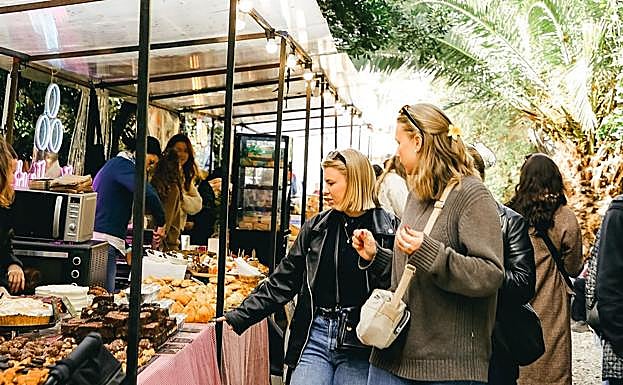 Palo Alto Barcelona acoge un​ mercado don​de priman la moda​ y el diseño, pero también guarda un espacio para la​ gastronomía.