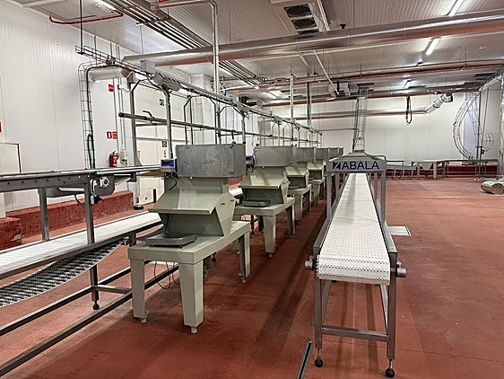 En la planta la maquinaría de la nueva compañía está preparada.