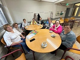 Vecinas conversaron sobre diferentes temas en la primera sesión de esta iniciativa.