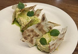 A Javi Jiménez y Jacqueline Castro les acompaña en la eventura Gonzalo Ceballos, jefe de sala con el que coincidieron en Azurmendi