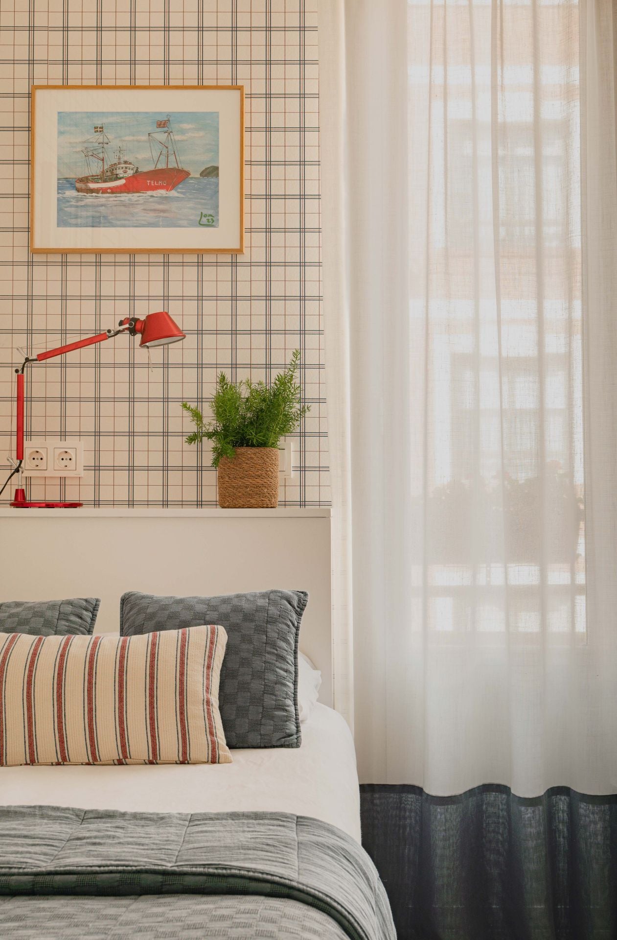 De espacio cerrado a hogar luminoso: la metamorfosis de un piso en Bilbao para una familia con dos niños