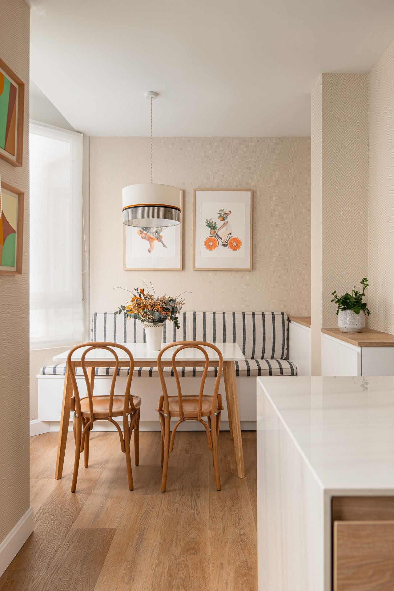 De espacio cerrado a hogar luminoso: la metamorfosis de un piso en Bilbao para una familia con dos niños