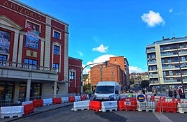 El puente seguirá cortado unos días más a causa de la lluvia, que está dificultando los trabajos.