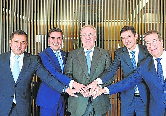 Xabier Sagredo, Mikel Jauregi, José Antonio Jainaga, Noël d'Anjou y Jon Urresti, tras el preacuerdo de febrero con el accionista principal de Talgo.