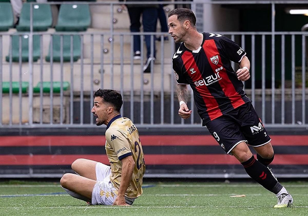 Álvaro Vázquez, durante el duelo ante el Guadalajara disputado en Gobela.
