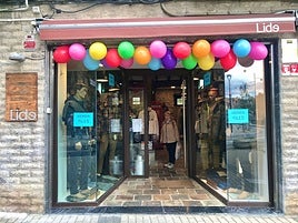 Las tiendas de Ondarroa aplican descuentos para dinamizar el sector.