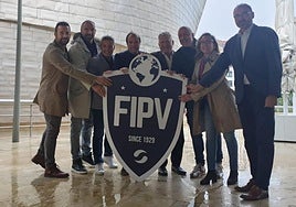 Representantes institucionales y de las distintas federacions en la presentación