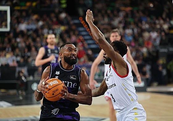 Darrun Hilliard no atraviesa por un buen momento, pero no deja de ser la referencia del Surne.