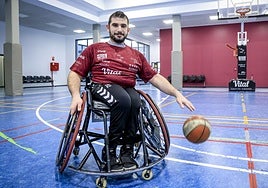 Martín Pérez, en la cancha de entrenamiento del Fundación Vital Zuzenak.