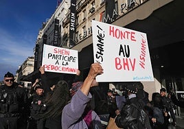Protestas en la tienda de Shein en París.