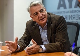 De Andrés, durante un momento de la entrevista en la sede del PP en Bilbao.