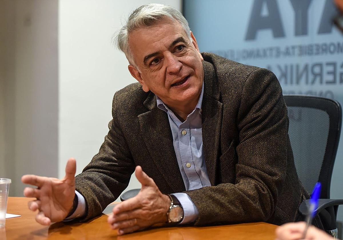 De Andrés, durante un momento de la entrevista en la sede del PP en Bilbao.