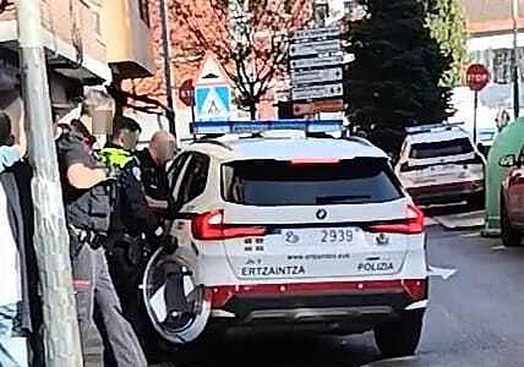 Detenido un hombre de 26 años por agredir a su pareja en Erandio