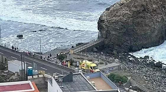 Tres muertos y quince heridos en una jornada trágica en el mar en Tenerife