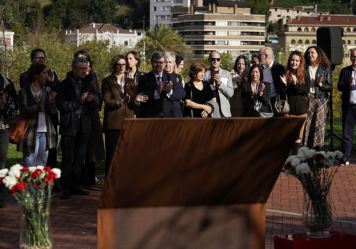 La ofrenda floral por el Día de la Memoria en Bilbao, en imágenes