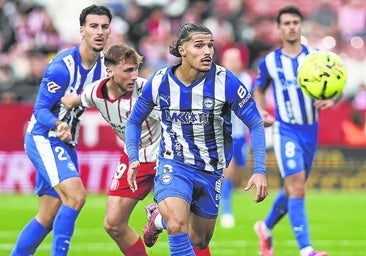 Los centros laterales erosionan la retaguardia del Alavés