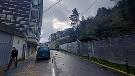 Las viviendas protegidas se construirán en un solar vacío, a la derecha, del barrio Erreka de Mundaka.