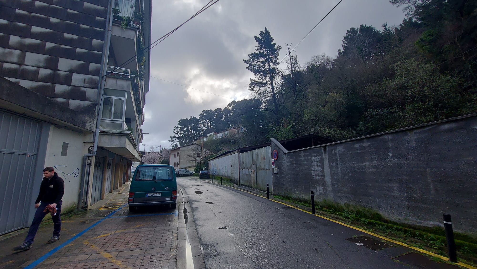 Las viviendas protegidas se construirán en un solar vacío, a la derecha, del barrio Erreka de Mundaka.