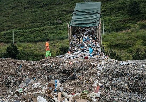 El Gobierno exime a la compañía de eliminar todos los contaminantes