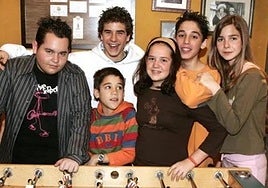 De blanco, el actor Adrián Rodríguez durante su etapa en 'Los Serrano'.