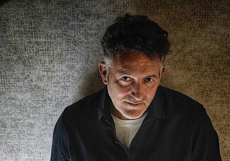 Mikel Santiago: «Mi energía es la envidia que siento del genio de Stephen King»