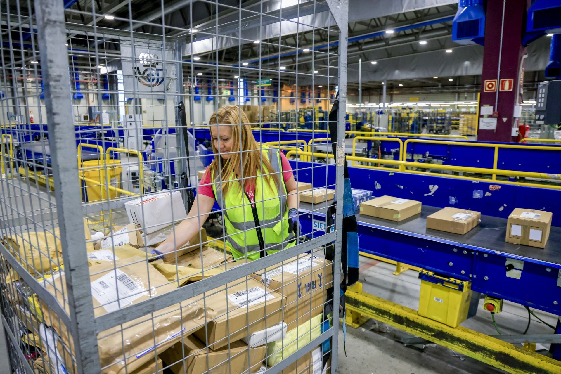 Así trabaja Correos en Álava en su momento de mayor trabajo del año