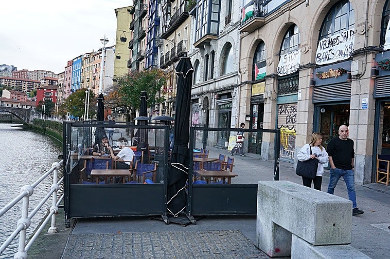 Las terrazas del Muelle de Marzana recurren a Costas para evitar su cierre