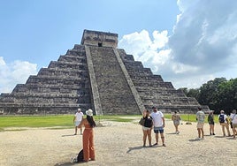 Turistas en la zona arqueológica de Chichén Itzá.