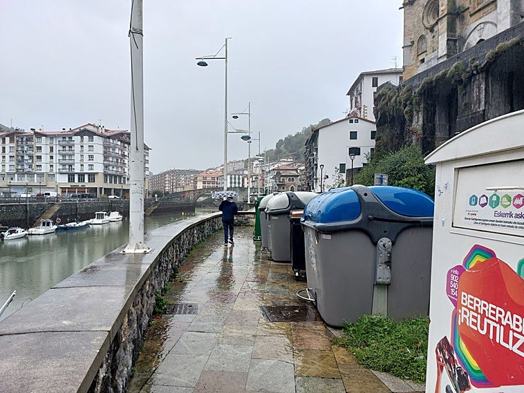 Ondarroa sube un 380% la basura a los pisos turísticos y un 30% al resto