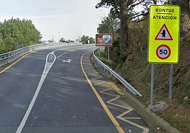 Tramo de la carretera BI-3101 entre el barrio San Pelaio de Bakio y San Juan de Gaztelugatxe, en Bermeo.