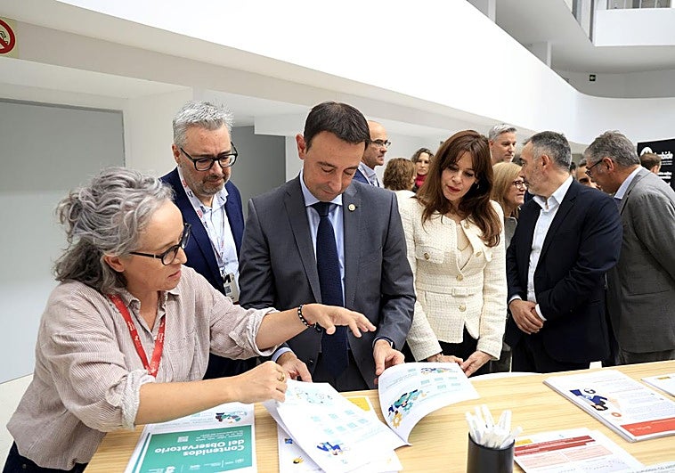 Euskadi ha tramitado 7.700 permisos de trabajo a extranjeros desde que asumió la competencia