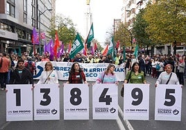 La manifestación ha puesto en valor las 138.495 firmas recogidas para impulsar la ILP.
