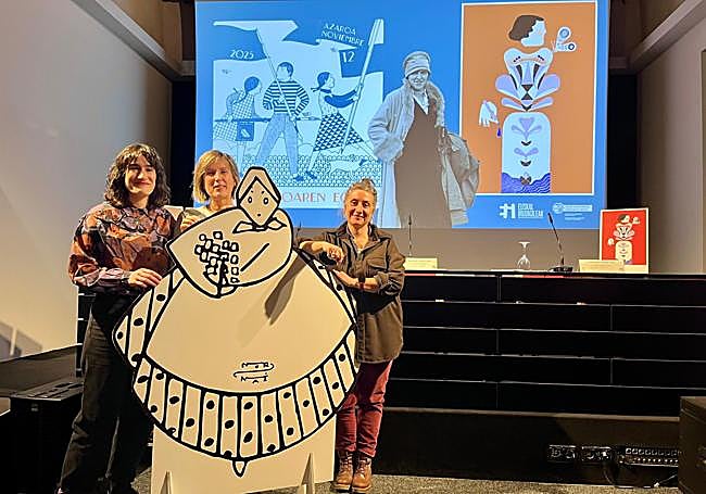 Raisa Álava, Sonia Díaz de Corcuera y Yolanda Mosquera en la presentación del Ilustrazioaren Egun.