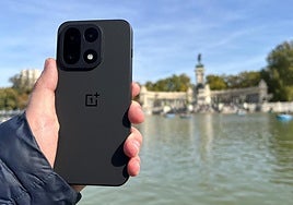 Probamos el OnePlus 15: una batería de 7.300 mAh para olvidarse del cargador durante cuatro días